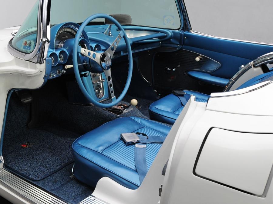 Интерьер Chevrolet Corvette (0800-67) 1961 года  (фото 39 из 47)